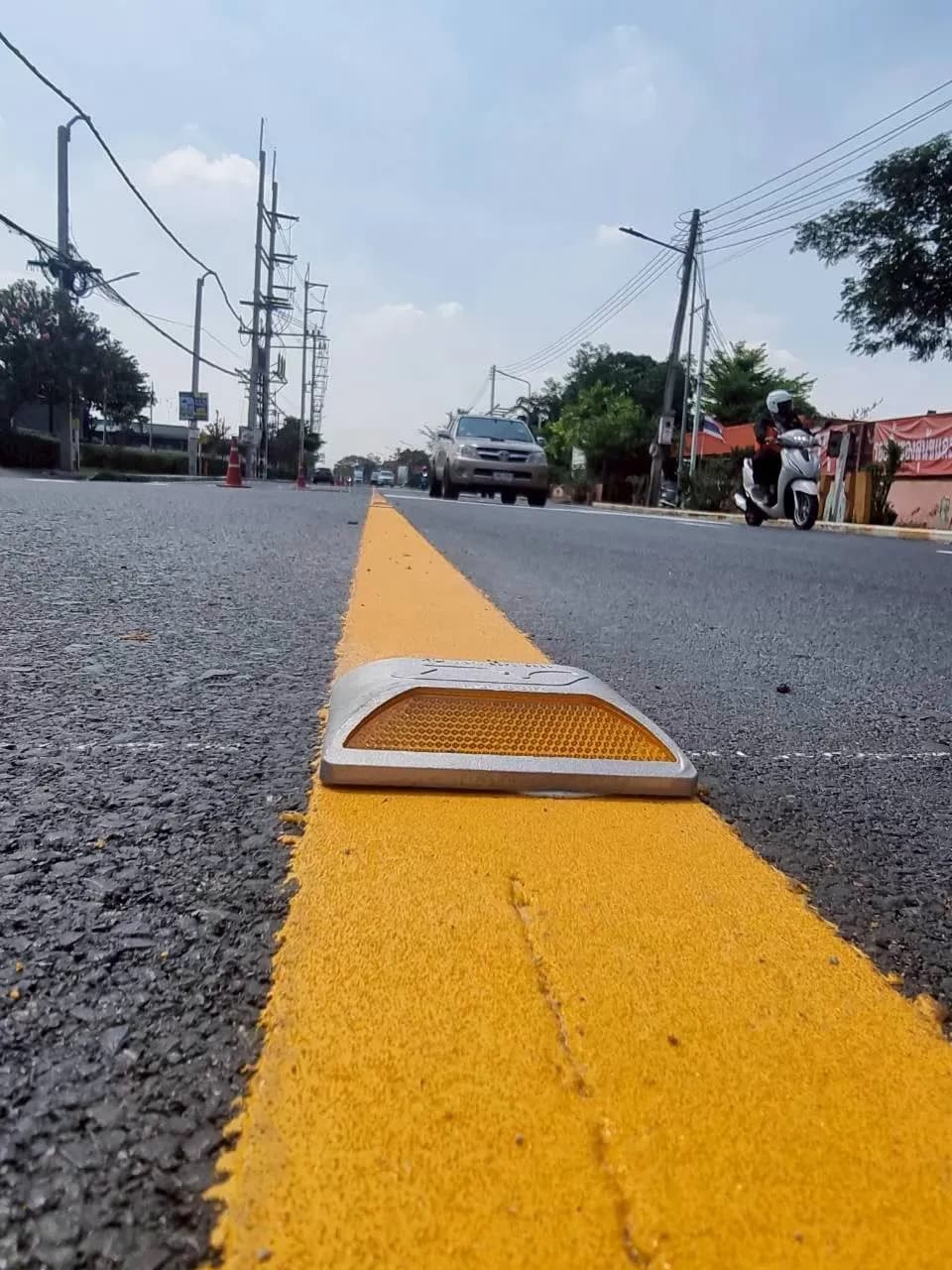 หมุดสะท้อนแสง